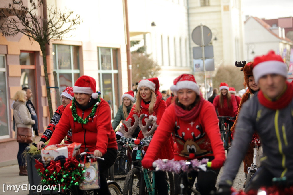 Mikołaje na rowerach ruszyły z pomocą