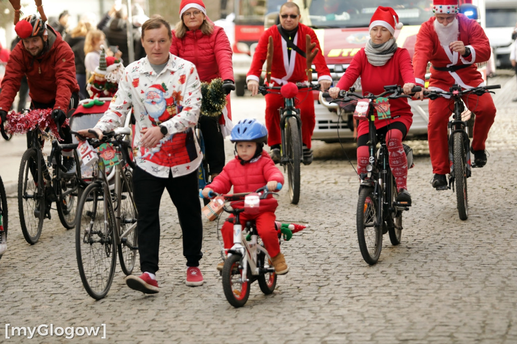 Mikołaje na rowerach ruszyły z pomocą