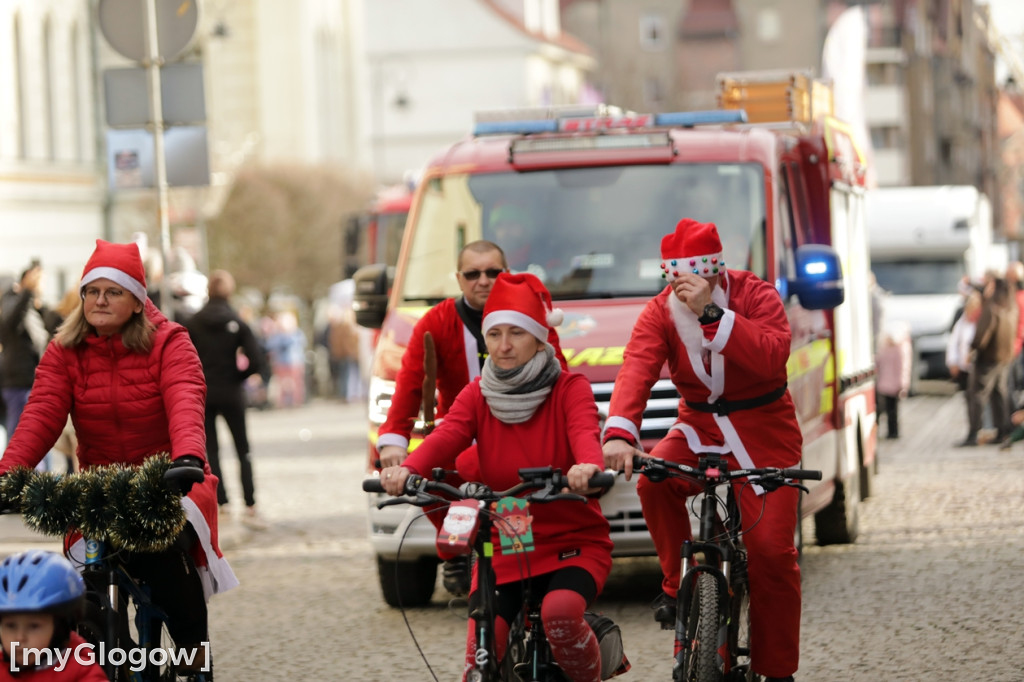 Mikołaje na rowerach ruszyły z pomocą