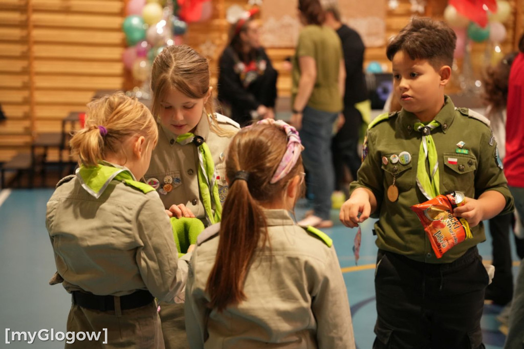 Maraton tańca i kiermasz w SP 8