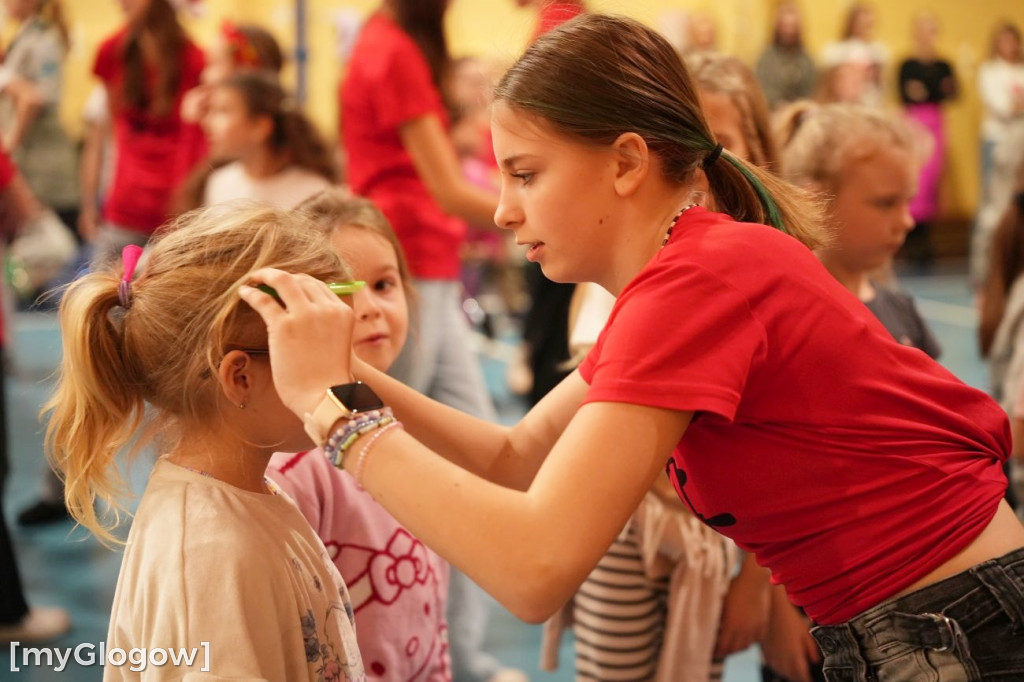 Maraton tańca i kiermasz w SP 8