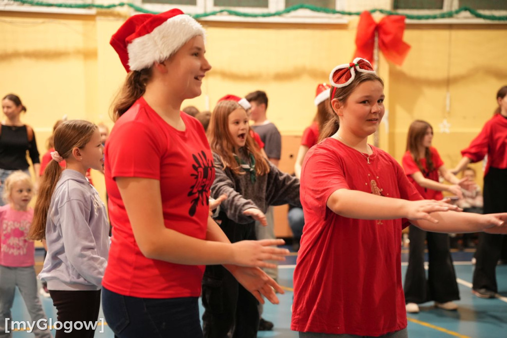 Maraton tańca i kiermasz w SP 8