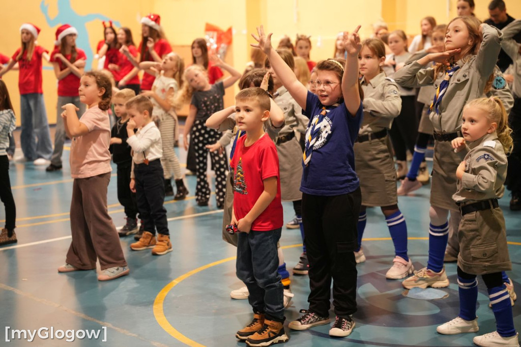 Maraton tańca i kiermasz w SP 8