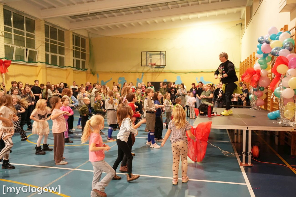 Maraton tańca i kiermasz w SP 8