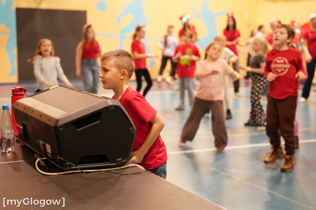 Maraton tańca i kiermasz w SP 8