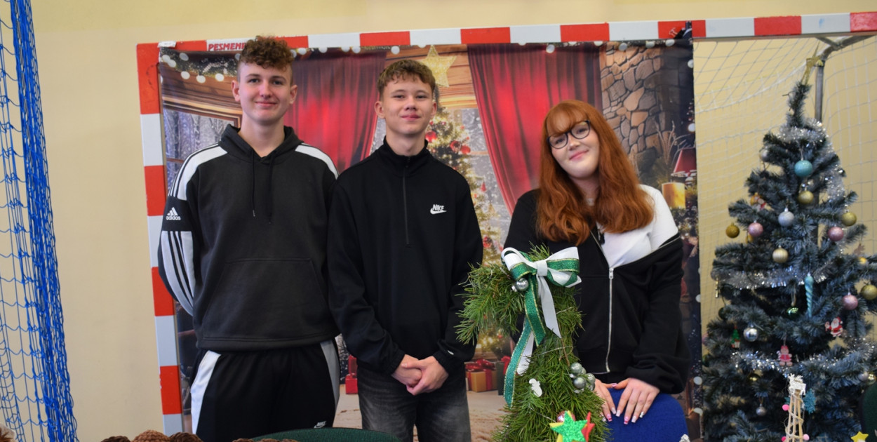 Świąteczny kiermasz w szkole w Białołęce