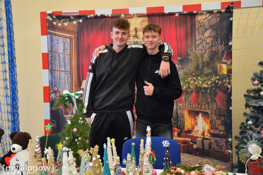 Świąteczny kiermasz w szkole w Białołęce