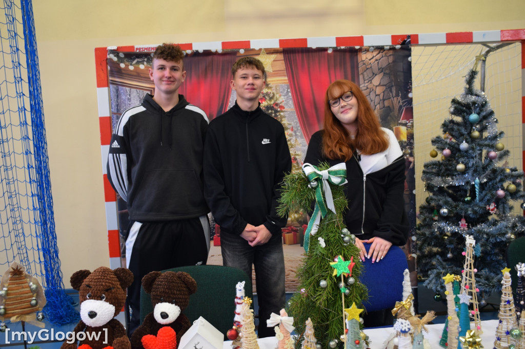 Świąteczny kiermasz w szkole w Białołęce