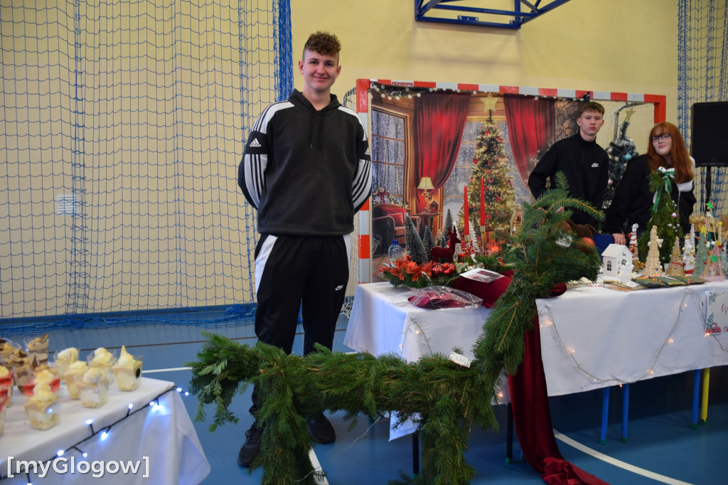 Świąteczny kiermasz w szkole w Białołęce