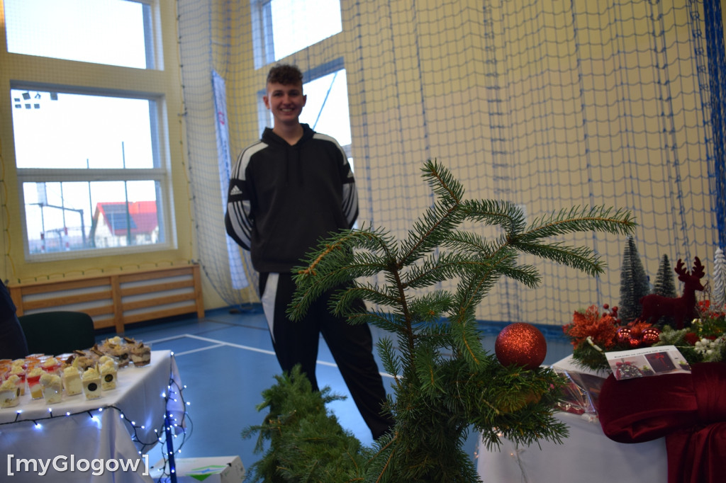 Świąteczny kiermasz w szkole w Białołęce