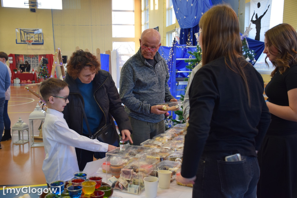 Świąteczny kiermasz w szkole w Białołęce