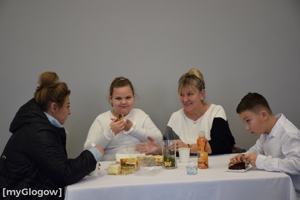 Świąteczny kiermasz w szkole w Białołęce