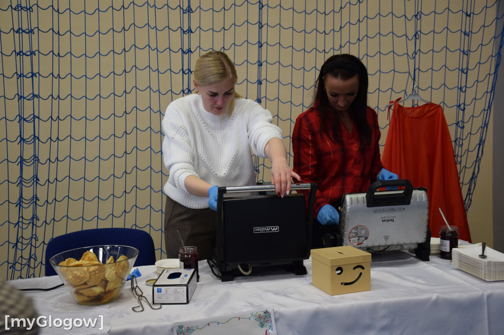 Świąteczny kiermasz w szkole w Białołęce