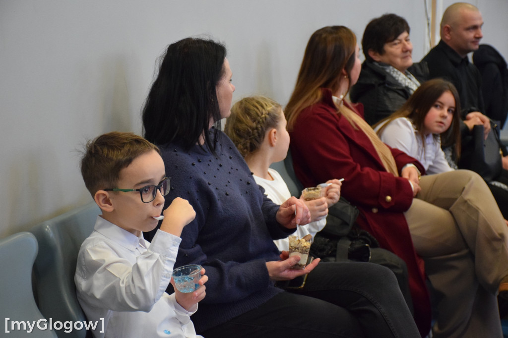 Świąteczny kiermasz w szkole w Białołęce