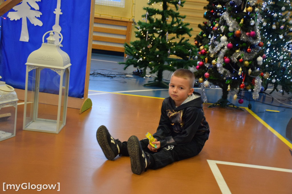 Świąteczny kiermasz w szkole w Białołęce