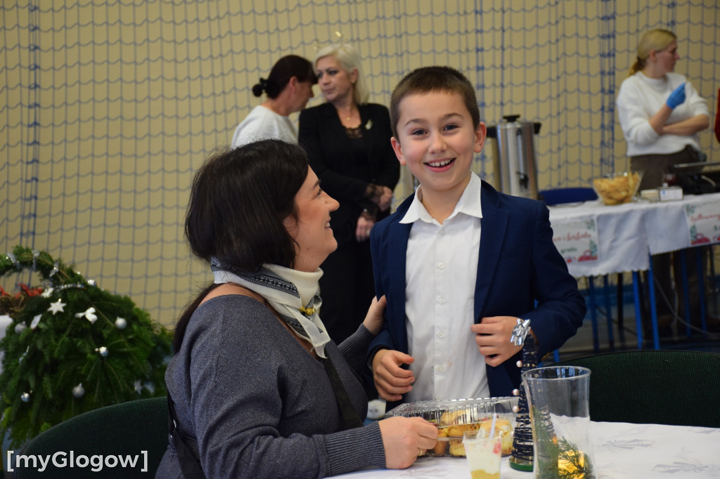Świąteczny kiermasz w szkole w Białołęce