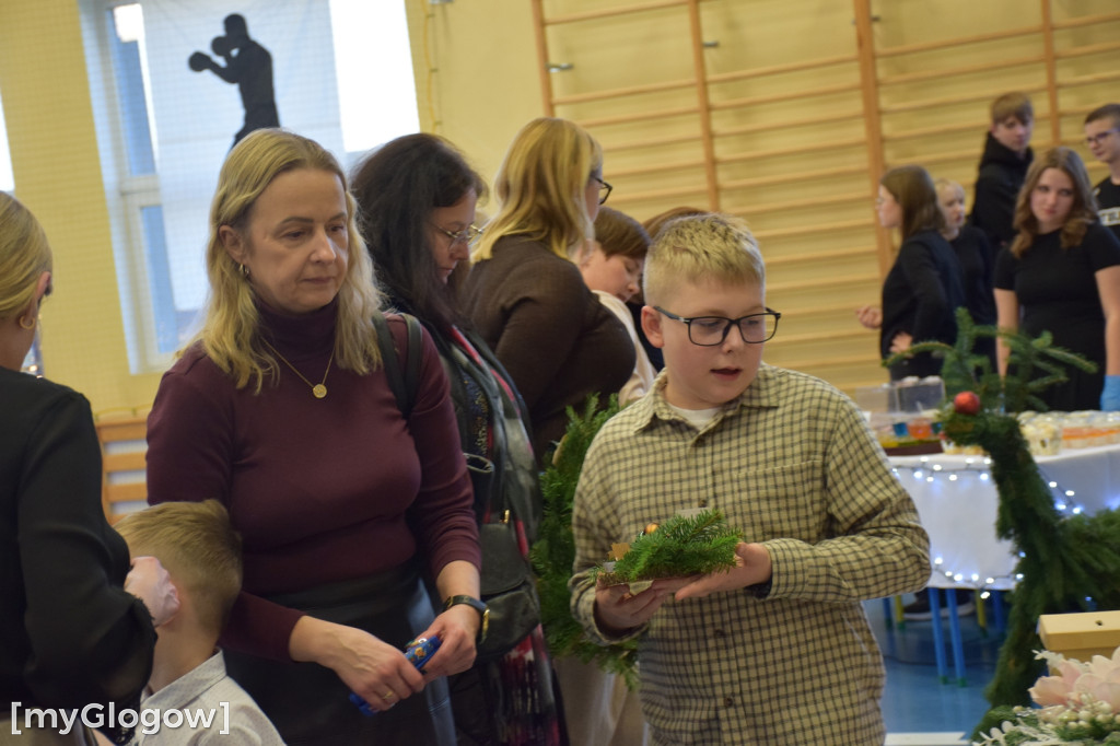 Świąteczny kiermasz w szkole w Białołęce