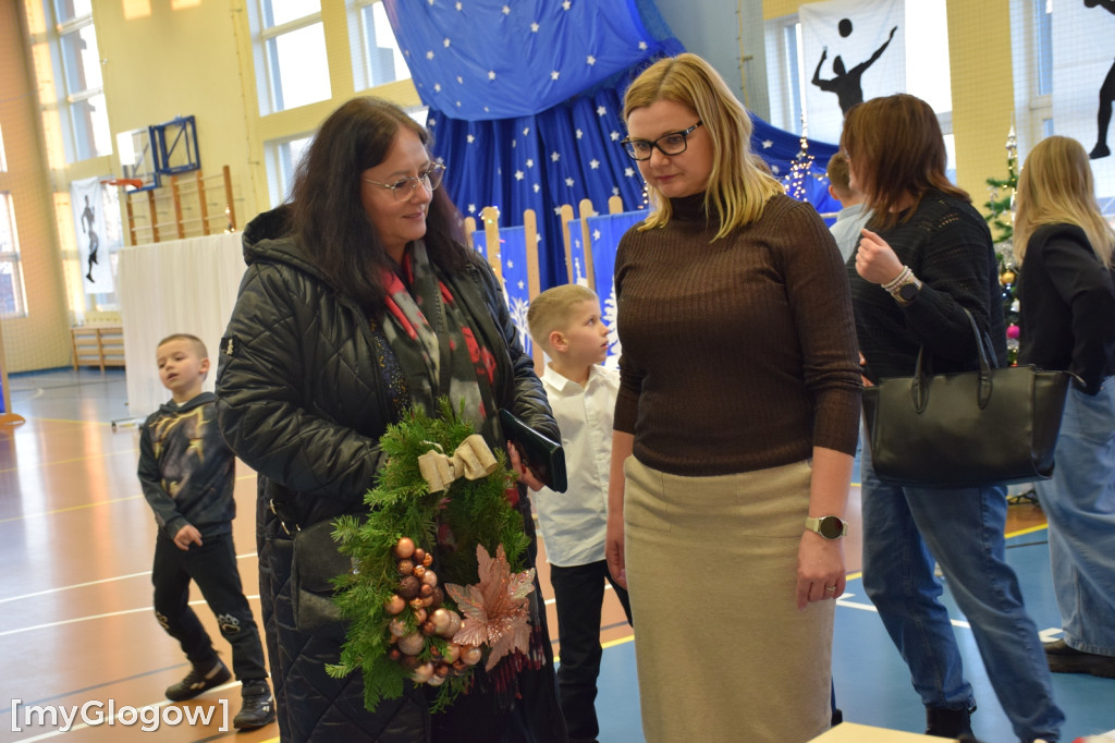 Świąteczny kiermasz w szkole w Białołęce