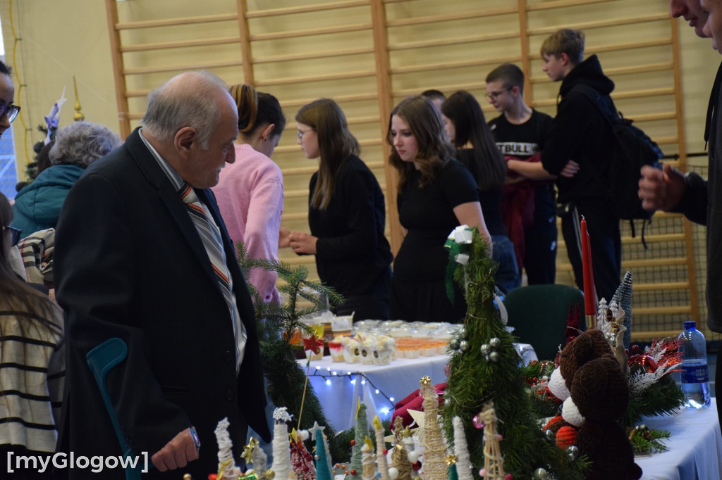 Świąteczny kiermasz w szkole w Białołęce
