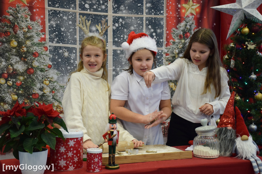 Świąteczny kiermasz w szkole w Białołęce