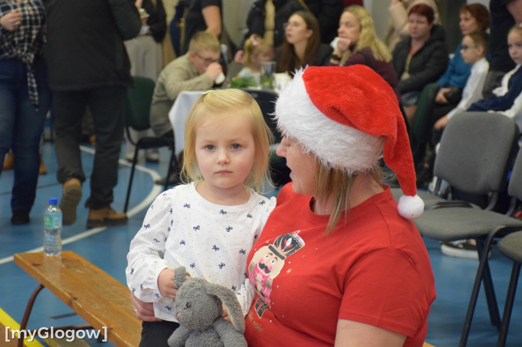 Świąteczny kiermasz w szkole w Białołęce