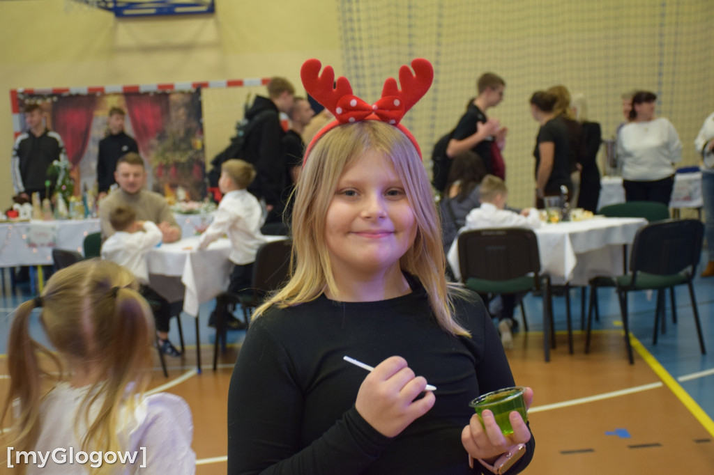 Świąteczny kiermasz w szkole w Białołęce