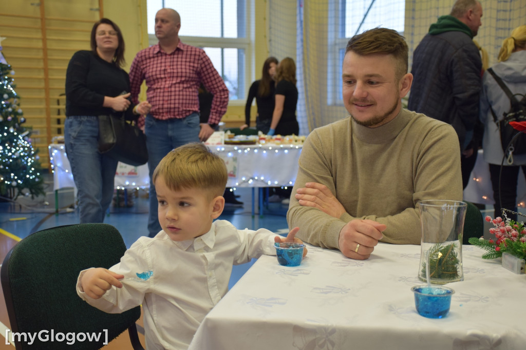 Świąteczny kiermasz w szkole w Białołęce