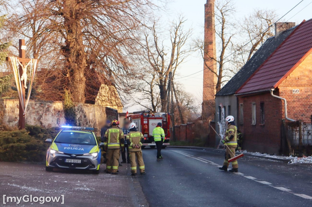 Ciężarówka w posesję w Brzegu Głogowskim
