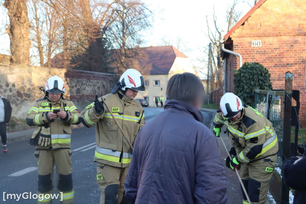 Ciężarówka w posesję w Brzegu Głogowskim