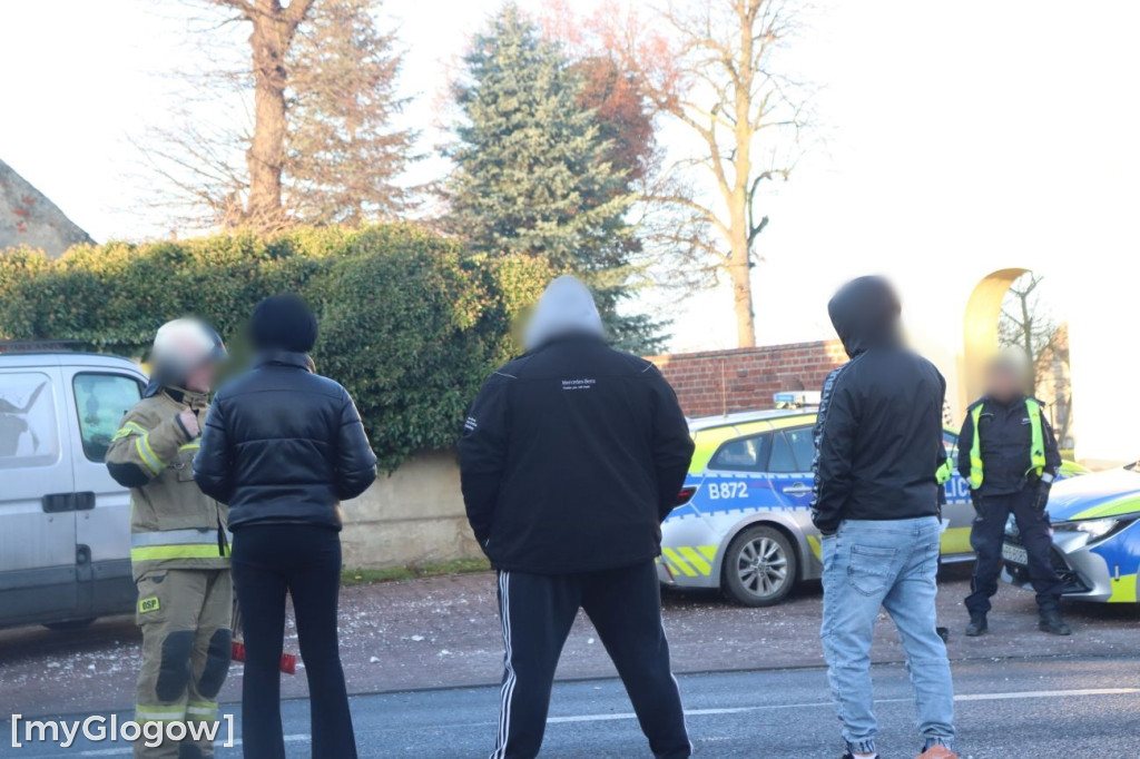 Ciężarówka w posesję w Brzegu Głogowskim