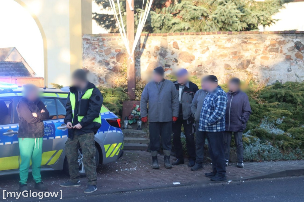 Ciężarówka w posesję w Brzegu Głogowskim