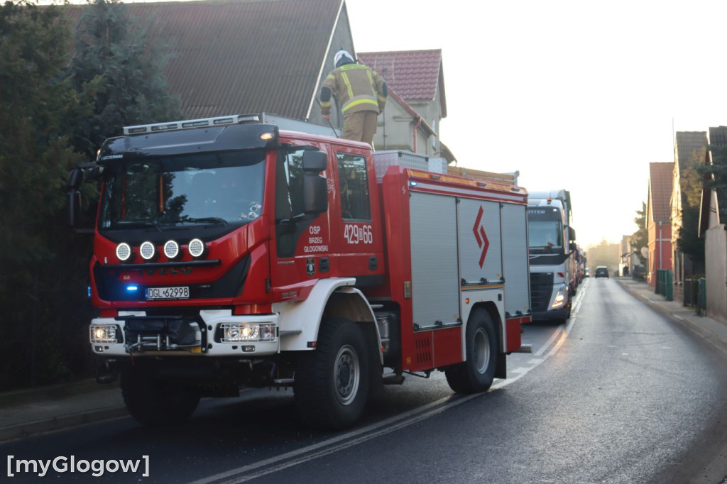 Ciężarówka w posesję w Brzegu Głogowskim