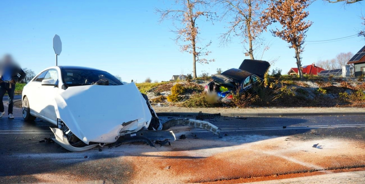 Kolizja mercedesów w Łągoszowie Małym
