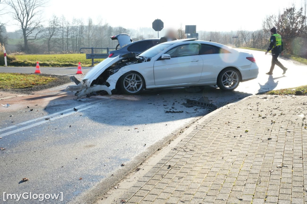 Kolizja mercedesów w Łągoszowie Małym