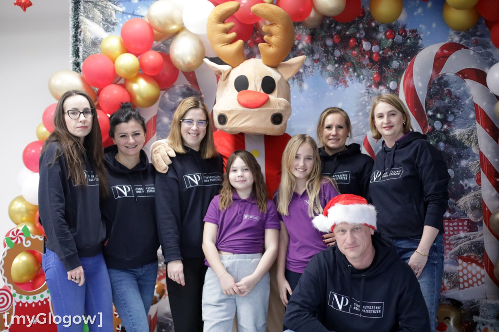 Wróciła tradycja malowania kartek na święta