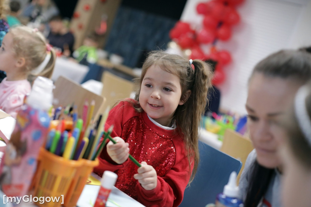 Wróciła tradycja malowania kartek na święta