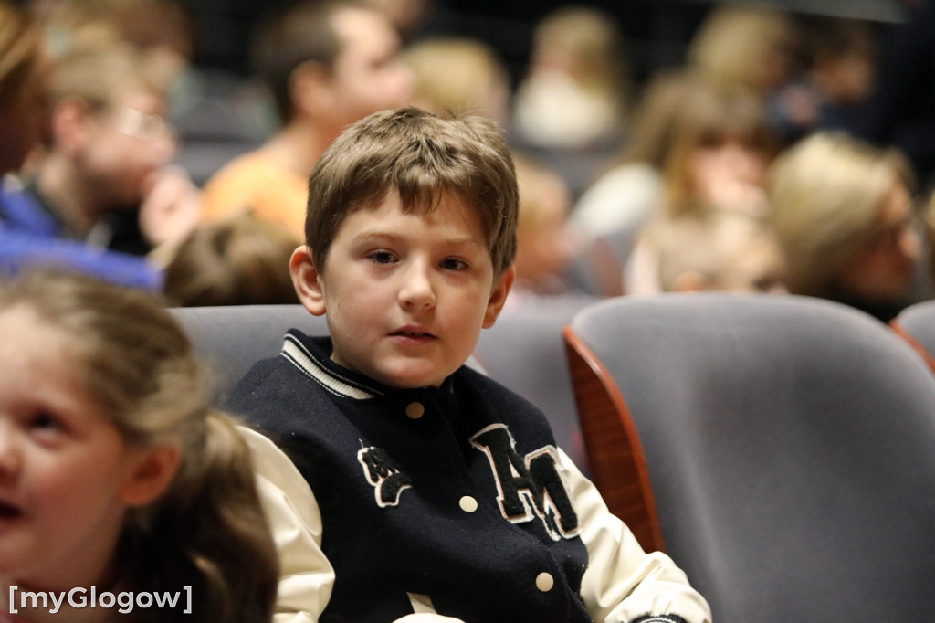 Świąteczny spektakl dla dzieci w teatrze