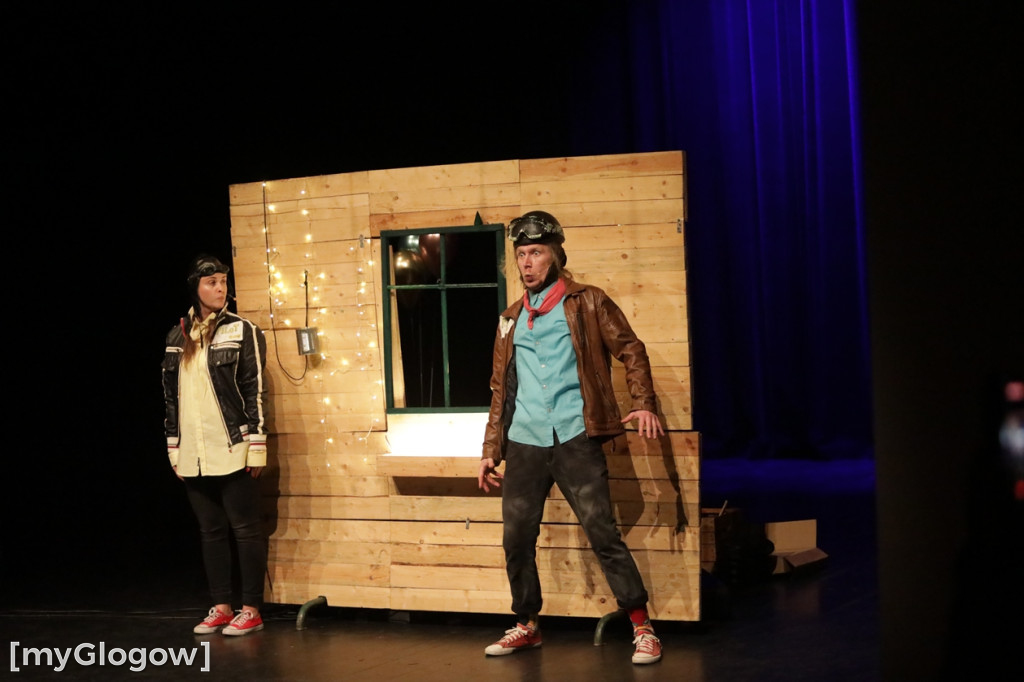 Świąteczny spektakl dla dzieci w teatrze