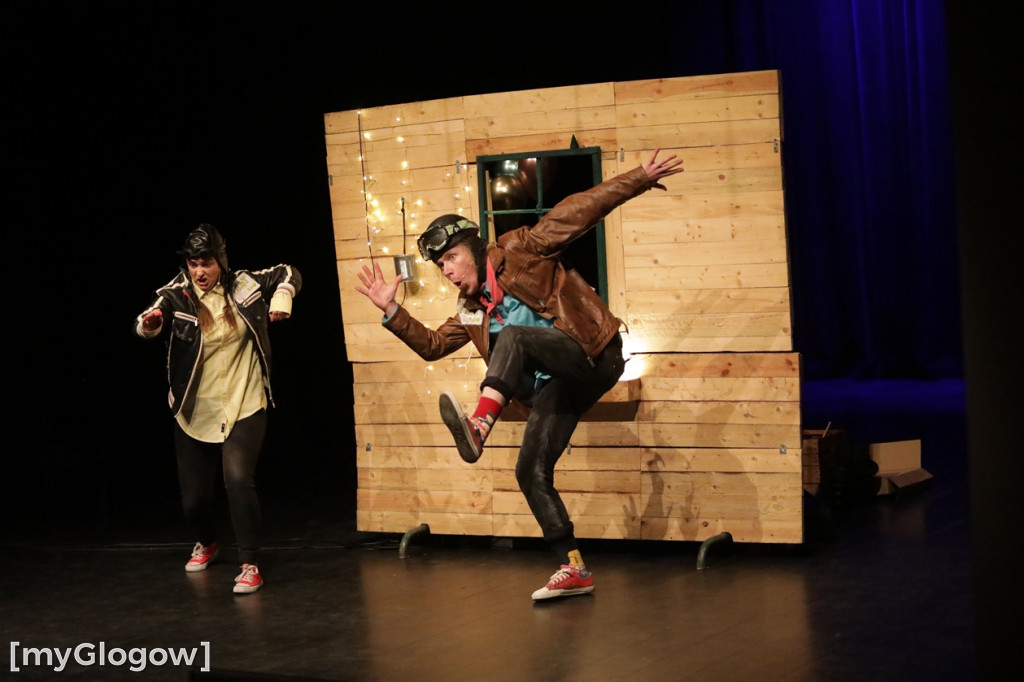 Świąteczny spektakl dla dzieci w teatrze