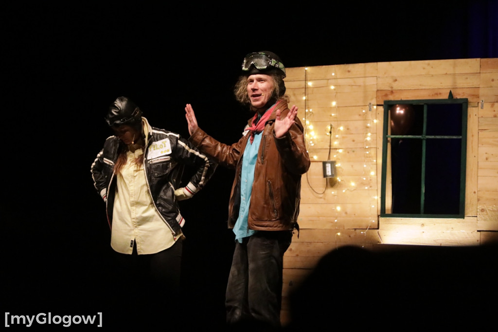 Świąteczny spektakl dla dzieci w teatrze