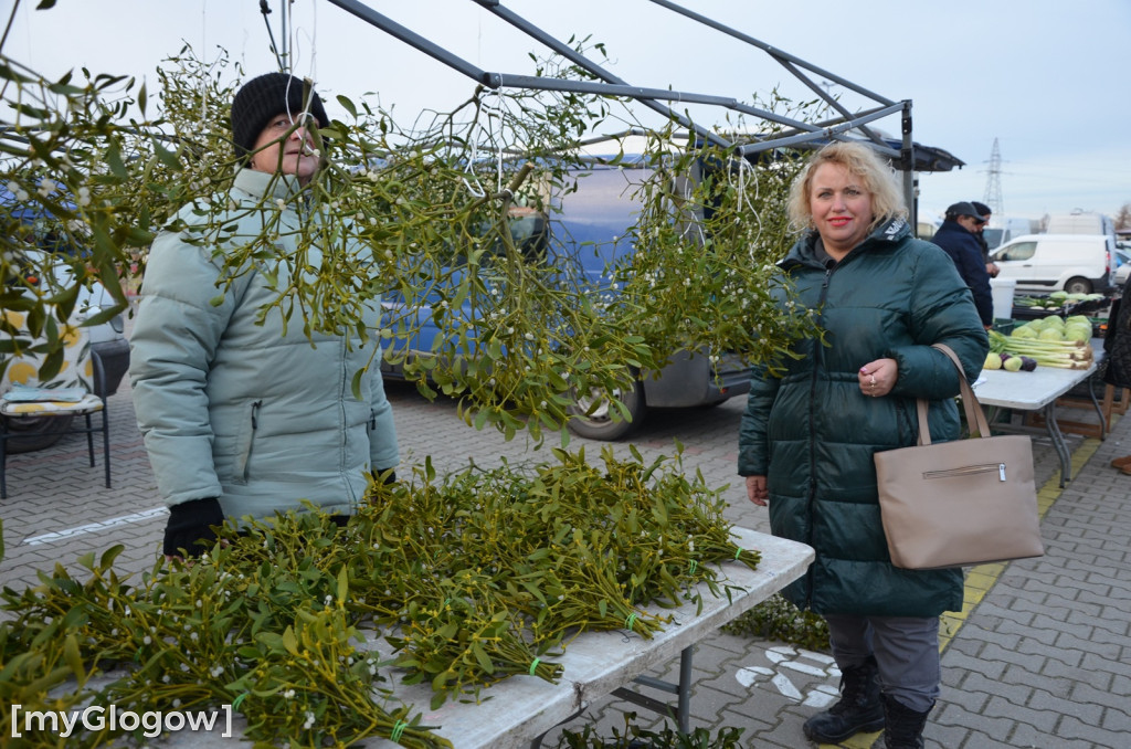 Świąteczne zakupy na targu w Głogowie