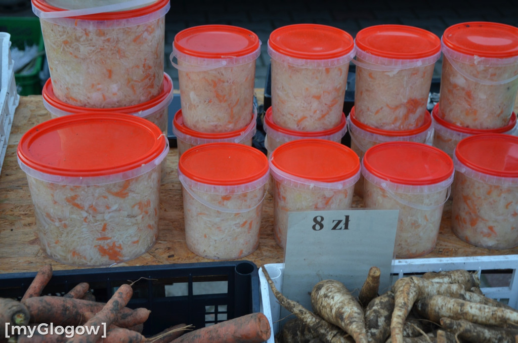 Świąteczne zakupy na targu w Głogowie