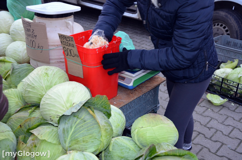 Świąteczne zakupy na targu w Głogowie
