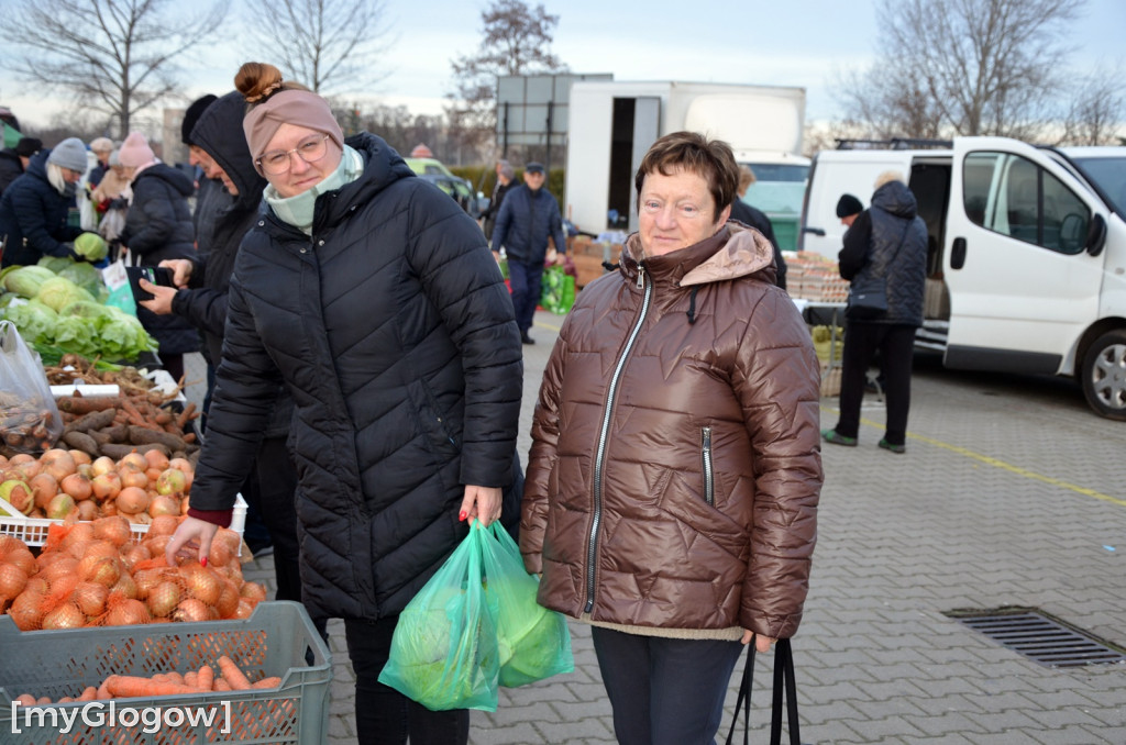 Świąteczne zakupy na targu w Głogowie
