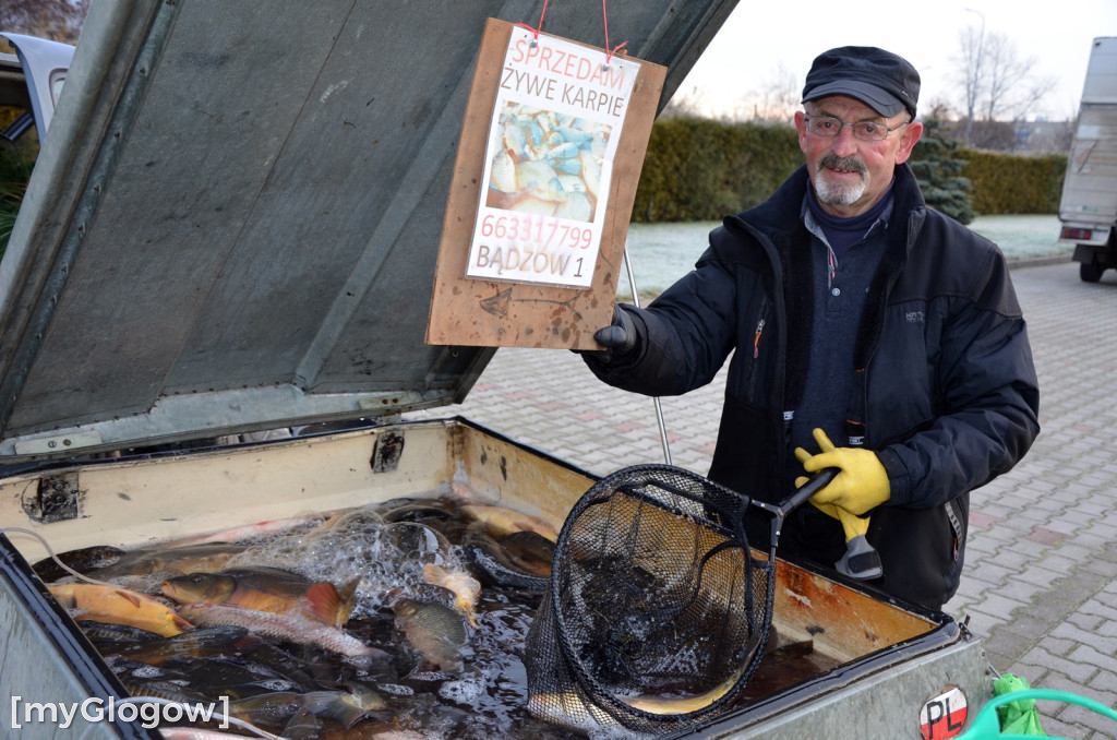 Świąteczne zakupy na targu w Głogowie