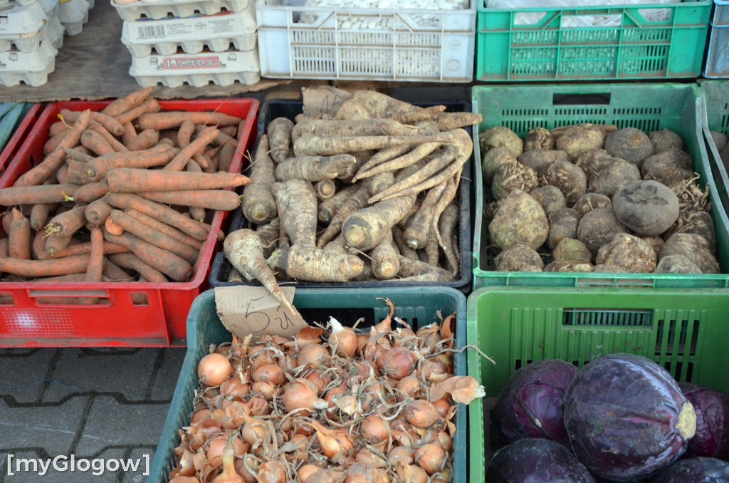 Świąteczne zakupy na targu w Głogowie