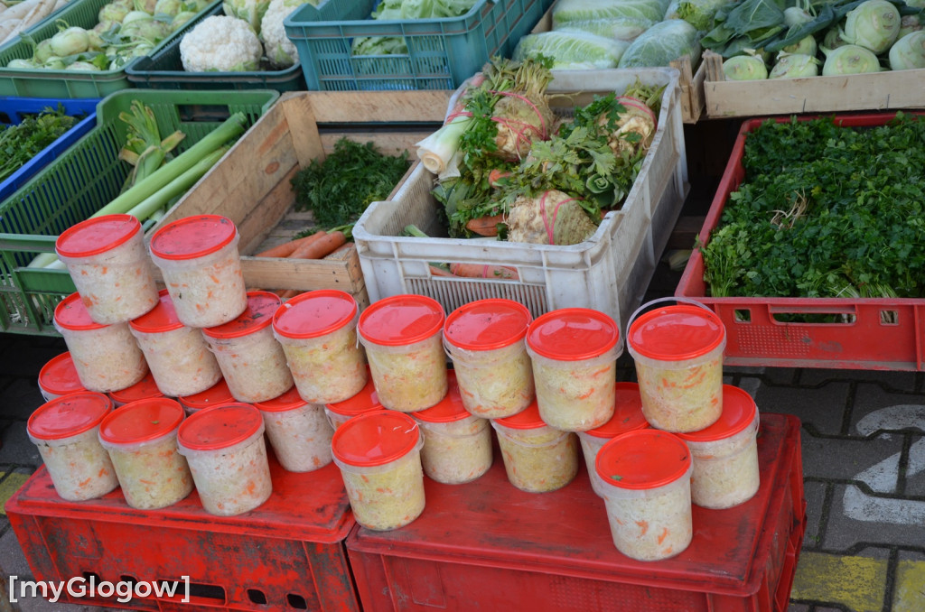 Świąteczne zakupy na targu w Głogowie