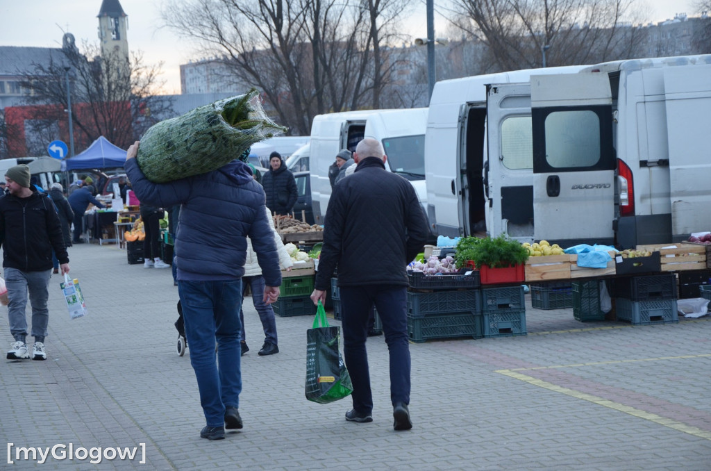 Świąteczne zakupy na targu w Głogowie