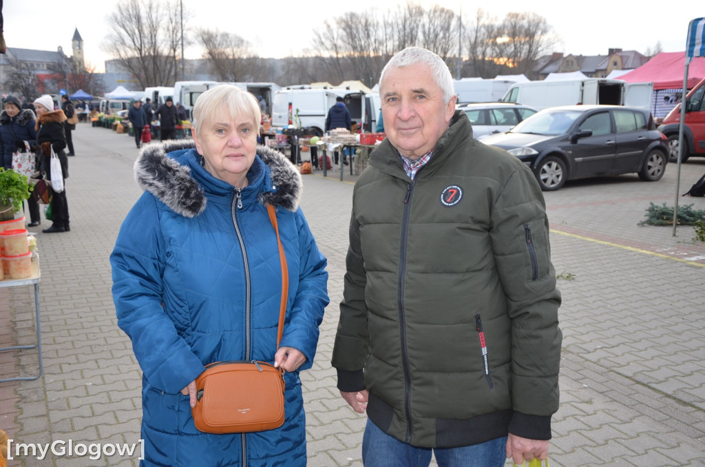 Świąteczne zakupy na targu w Głogowie