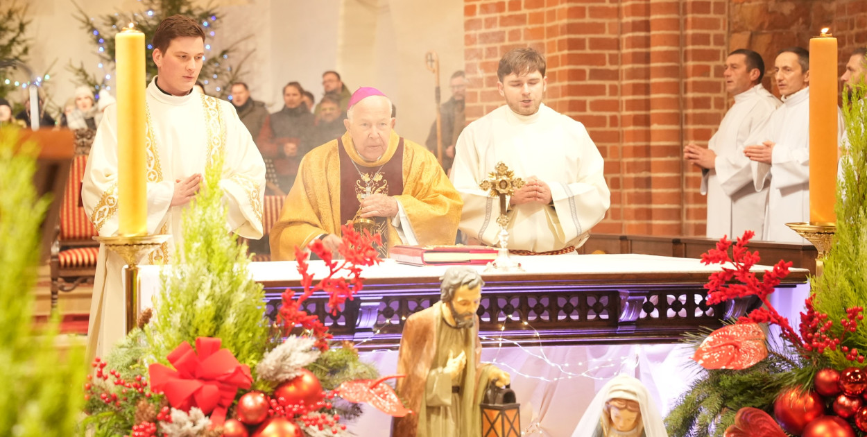 Pasterka w kolegiacie z udziałem biskupa